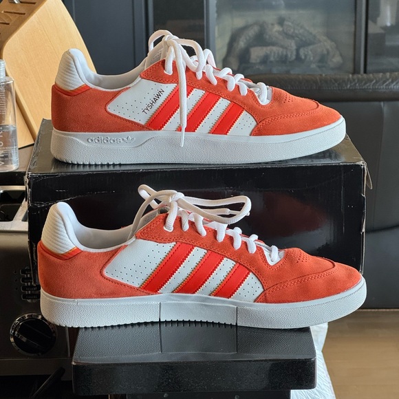 Adidas Tyshawn Low - Picture 3 of 6